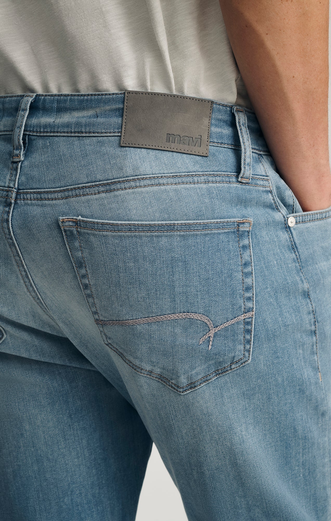 Zach Straight Leg Jeans Light Brushed Supermove