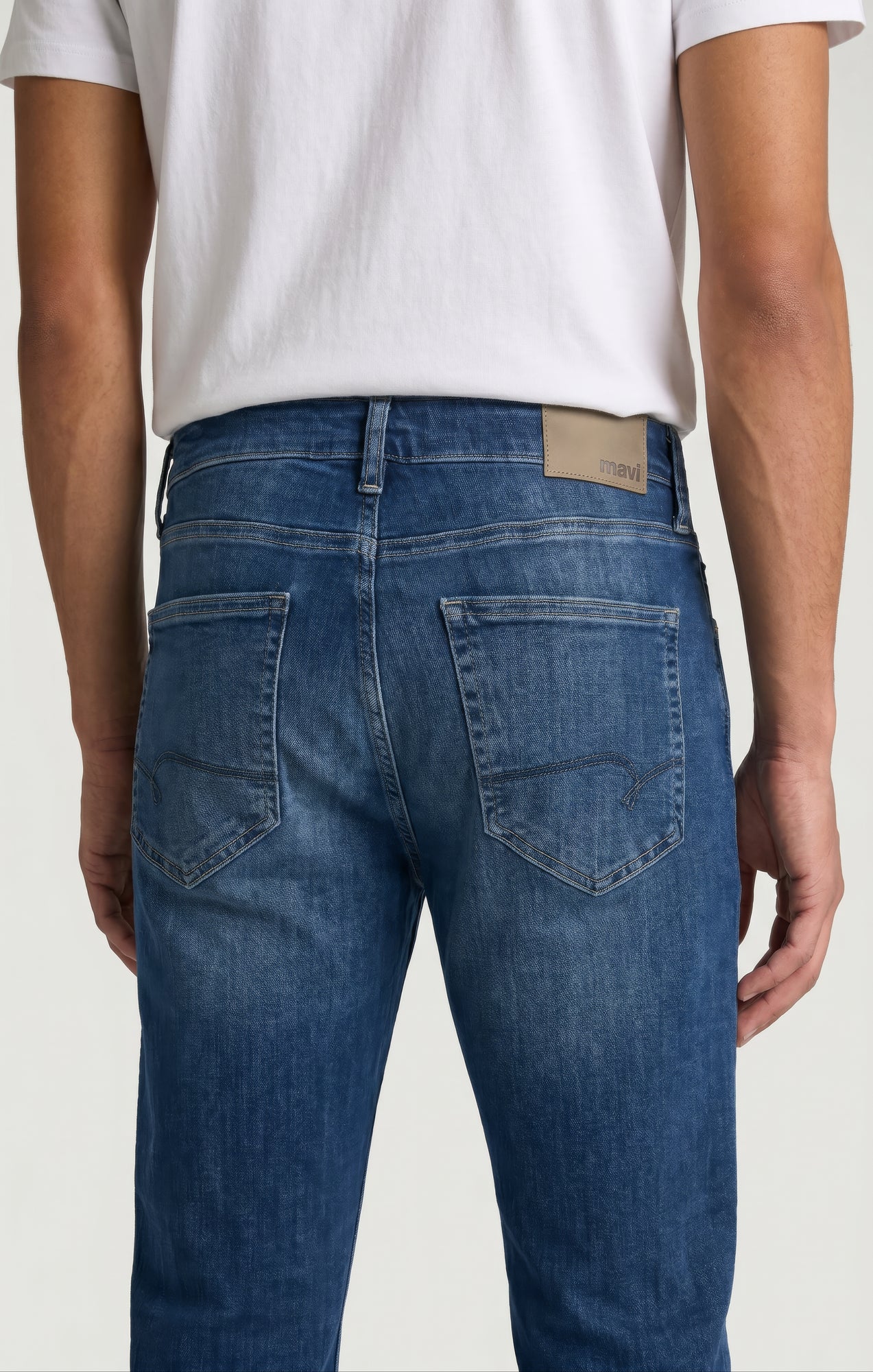 Zach Straight Leg Jeans Mid Feather Blue
