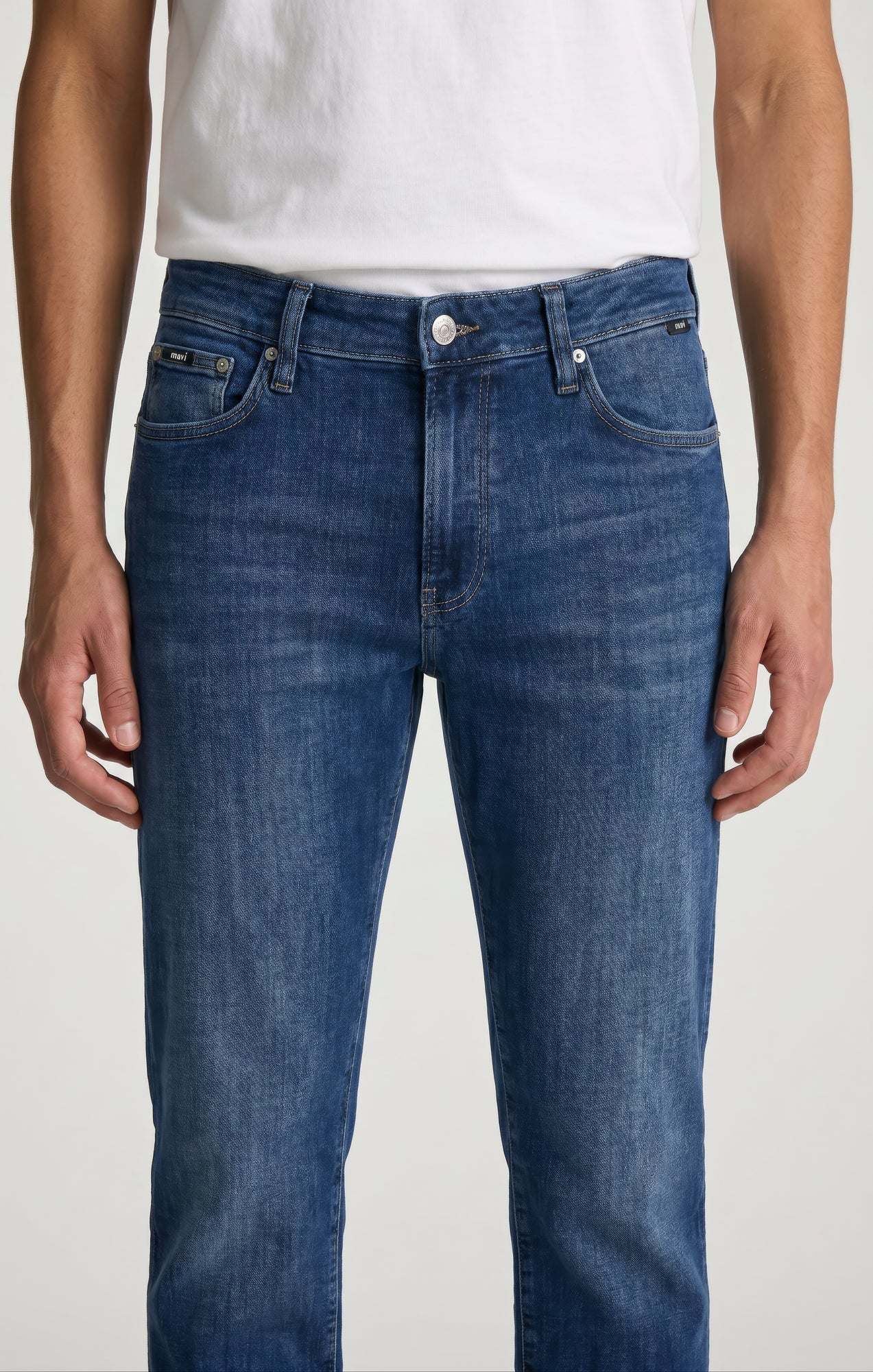 Zach Straight Leg Jeans Mid Feather Blue